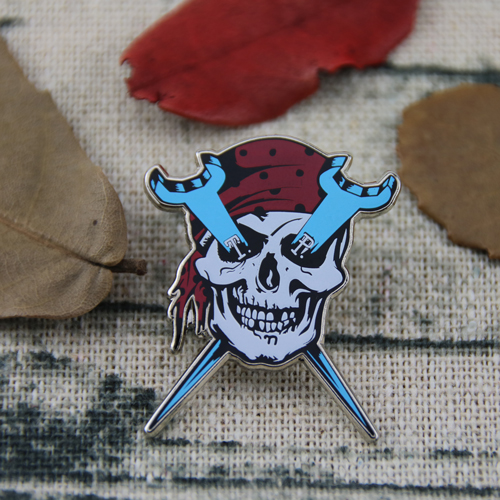skull-pins-with-scary-face